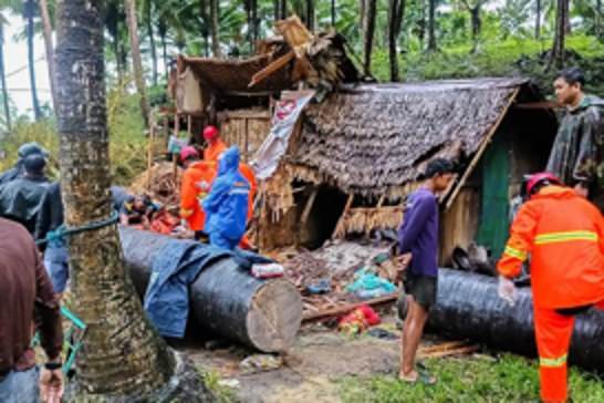Eight dead, thousands evacuated as tropical storm Fengshen lashes Philippines