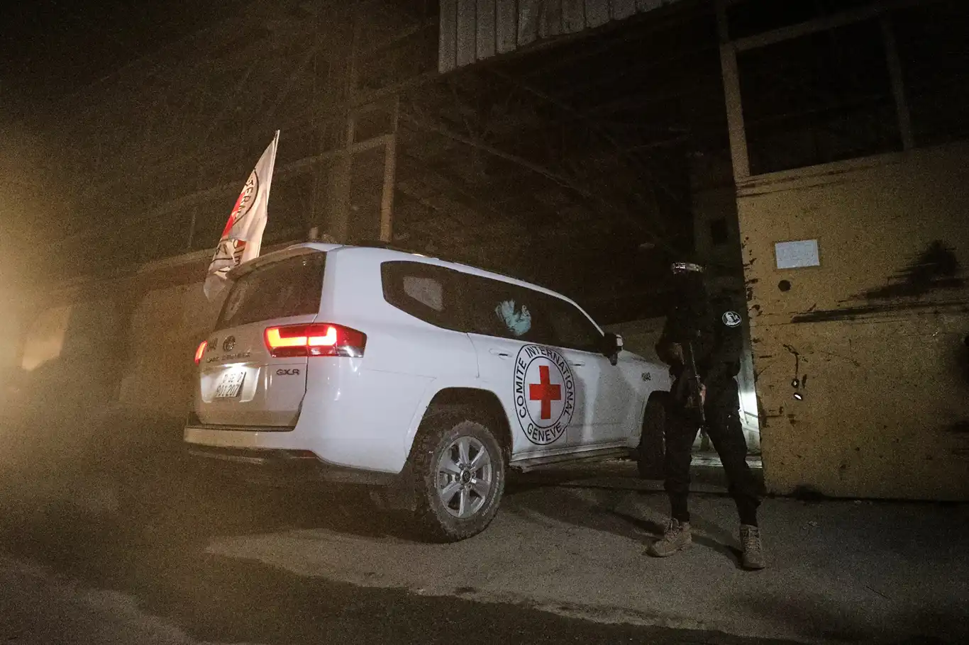 Kassam Tugayları bir işgalci esirin cesedini daha Kızılhaç'a teslim etti Kassam Tugayları bir işgalci esirin cesedini daha Kızılhaç'a teslim etti