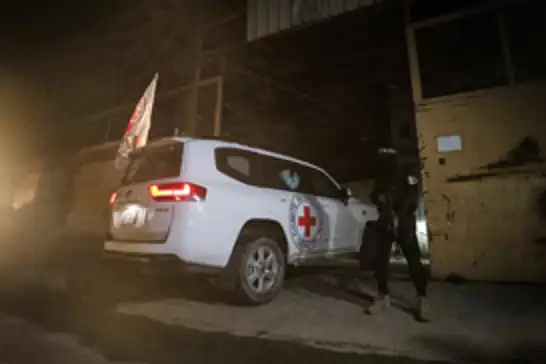 Kassam Tugayları bir işgalci esirin cesedini daha Kızılhaç'a teslim etti