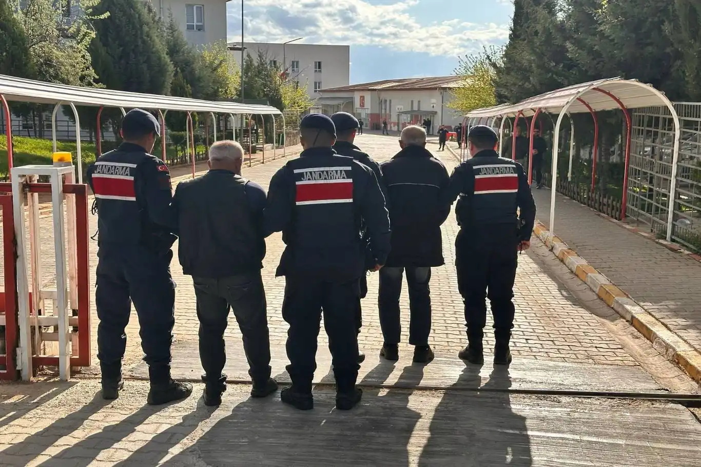 Gaziantep'te bıçaklı saldırı: 3 tutuklama Gaziantep'te bıçaklı saldırı: 3 tutuklama