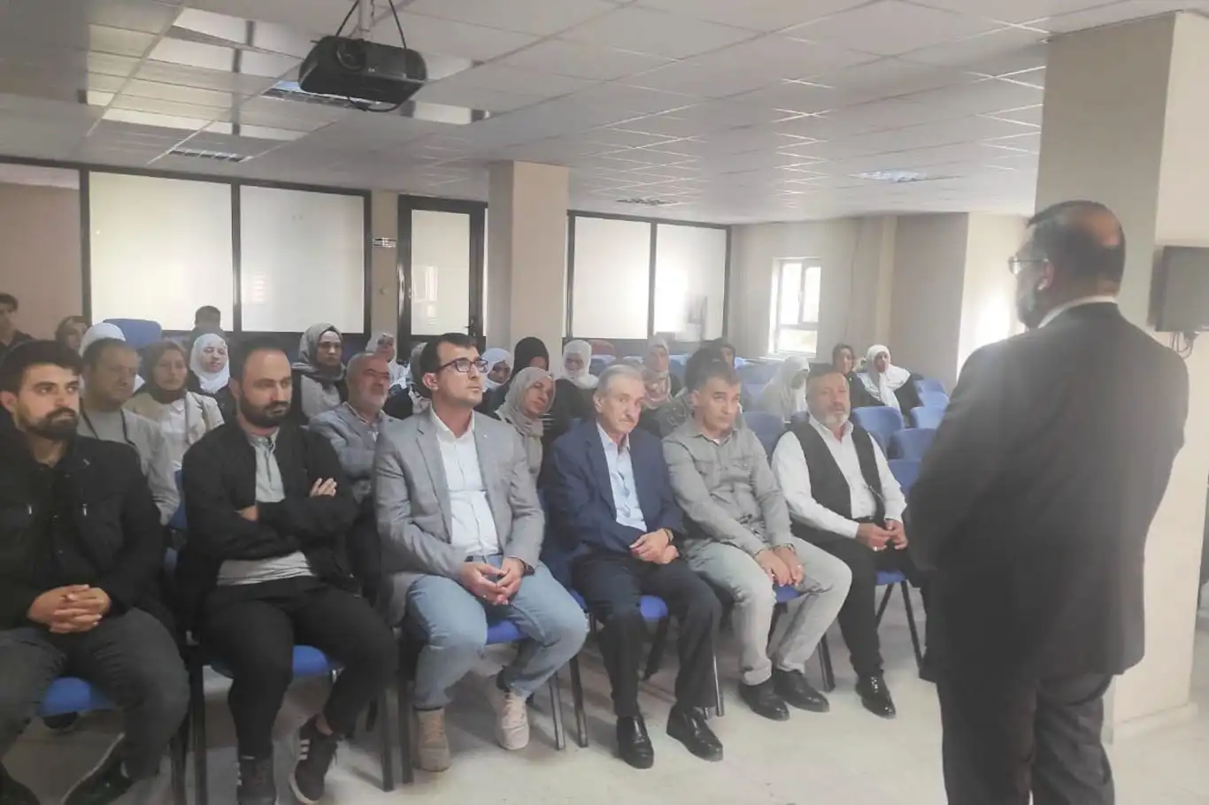 Batman Müftülüğü'nden umre semineri Batman Müftülüğü'nden umre semineri