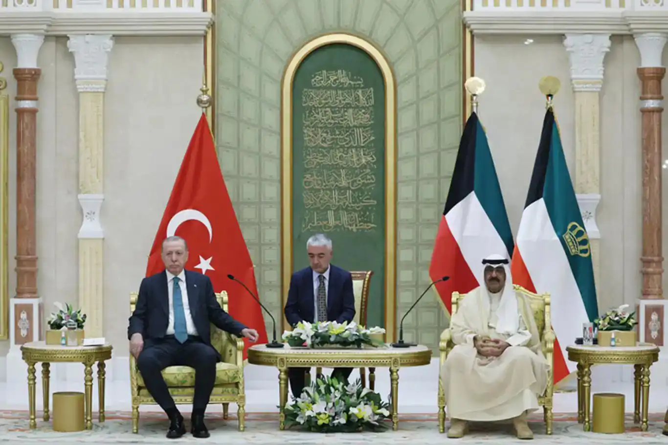 تركيا والكويت توقعان عددا من الاتفاقيات خلال زيارة الرئيس التركي إلى الكويت تركيا والكويت توقعان عددا من الاتفاقيات خلال زيارة الرئيس التركي إلى الكويت