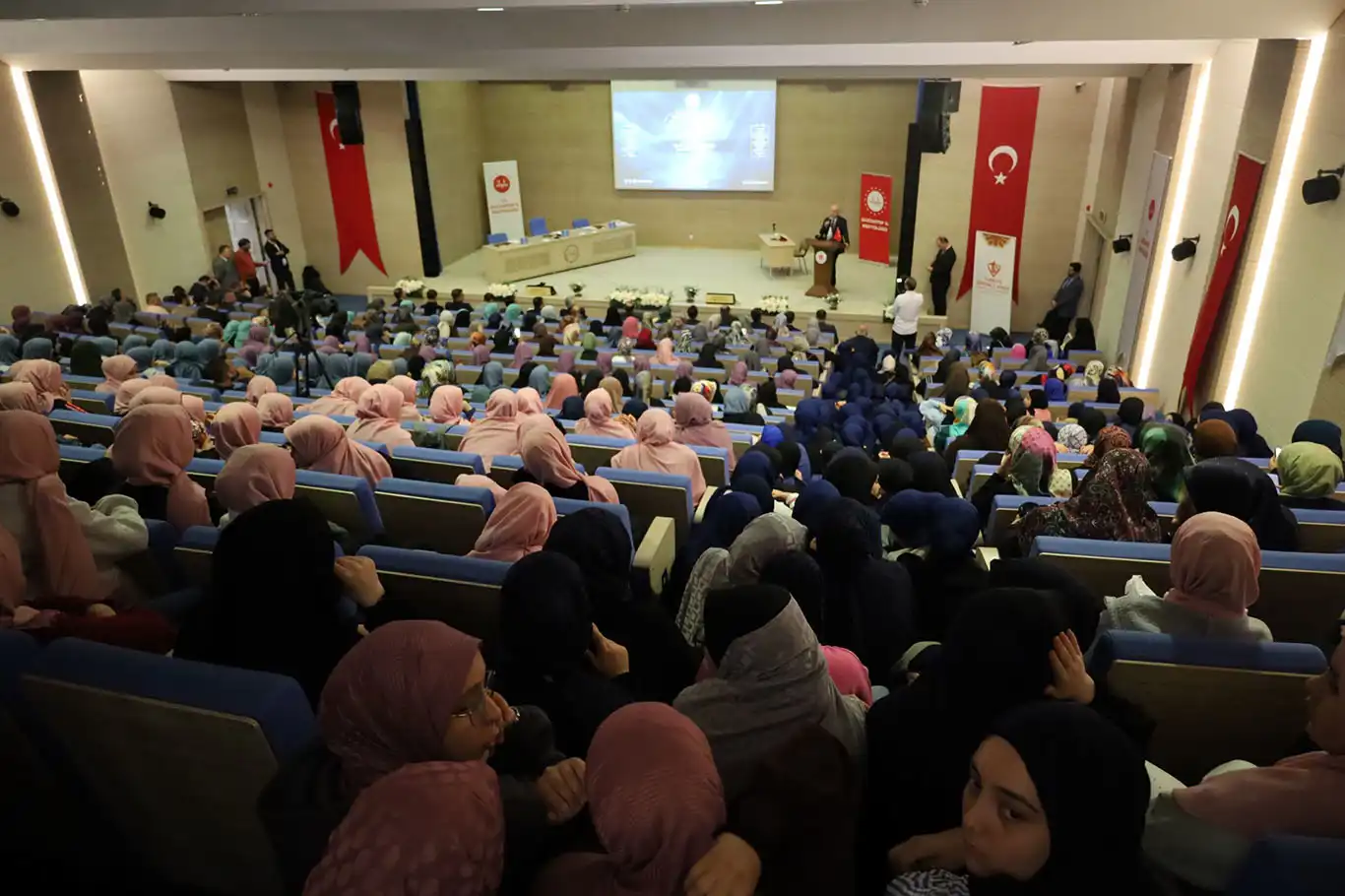 "Kur'an-ı Kerim'i Yüzünden Güzel Okuma Yarışması Türkiye Finali" Gaziantep'te düzenlendi "Kur'an-ı Kerim'i Yüzünden Güzel Okuma Yarışması Türkiye Finali" Gaziantep'te düzenlendi