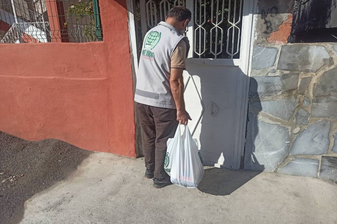 Umut Kervanı'ndan İskenderun ve Payas’ta gıda yardımı Umut Kervanı'ndan İskenderun ve Payas’ta gıda yardımı