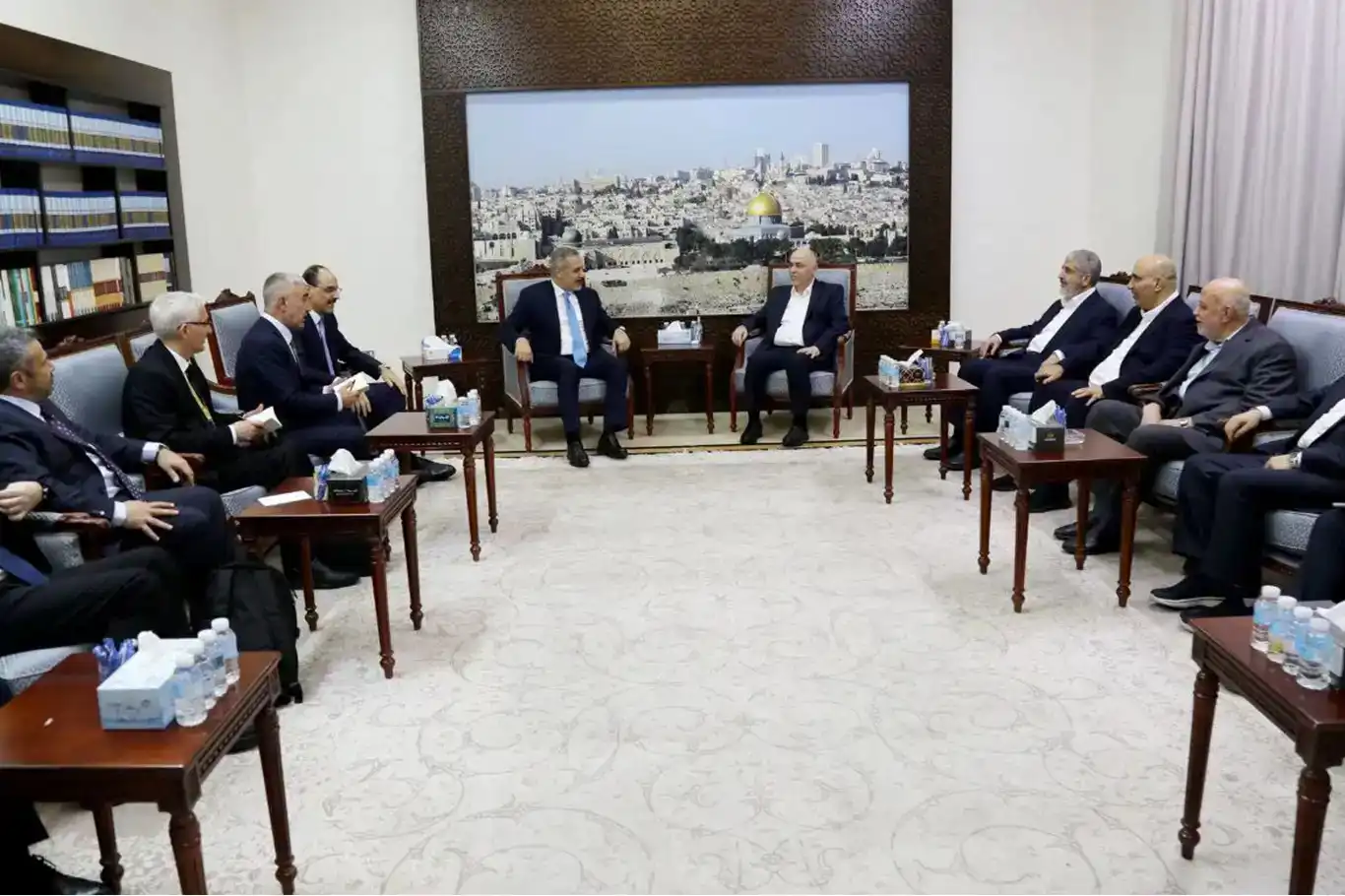 حماس: ناقشنا مع وزير الخارجية هاكان فيدان ورئيس المخابرات إبراهيم قالن سبل تنفيذ وقف إطلاق النار في غزة حماس: ناقشنا مع وزير الخارجية هاكان فيدان ورئيس المخابرات إبراهيم قالن سبل تنفيذ وقف إطلاق النار في غزة