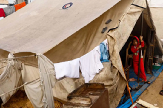 Gaza’s displaced families return to ruins amid growing humanitarian crisis