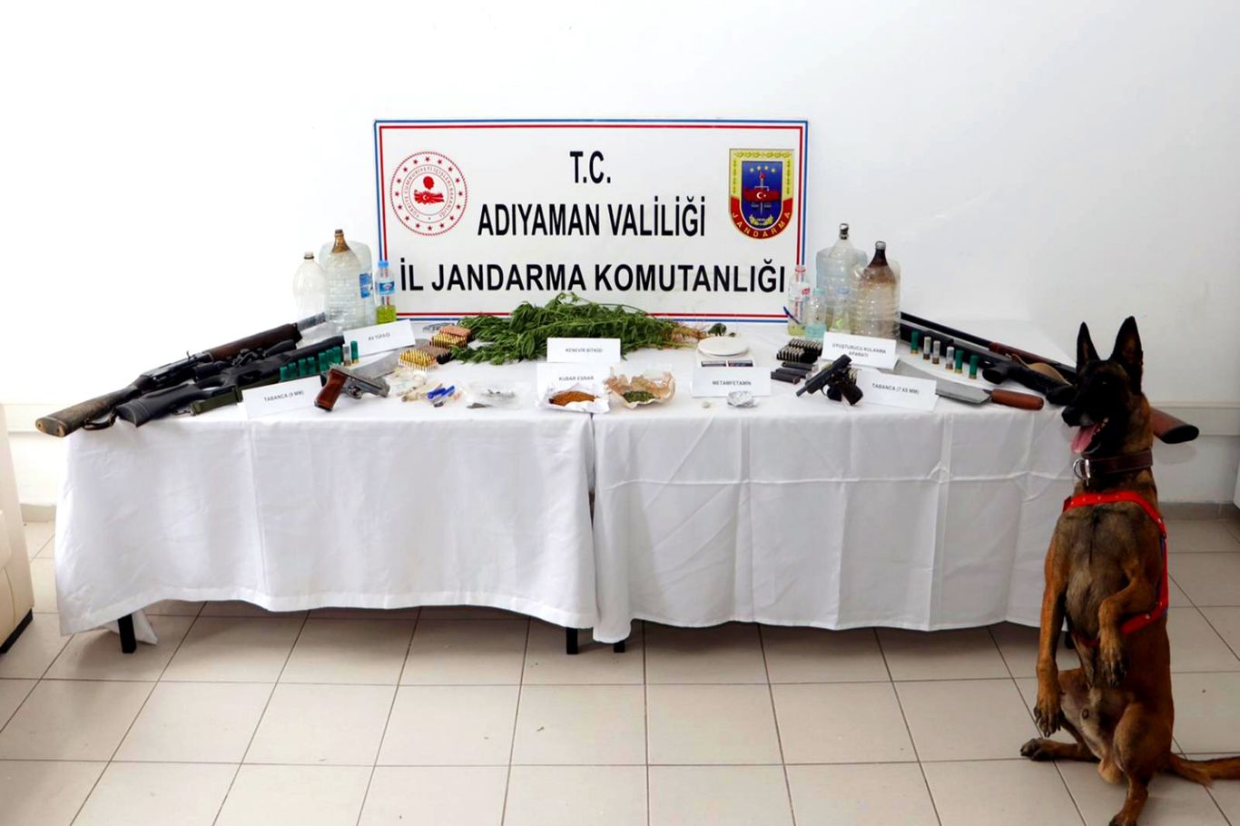Adıyaman'da uyuşturucu operasyonu: 10 gözaltı Adıyaman'da uyuşturucu operasyonu: 10 gözaltı