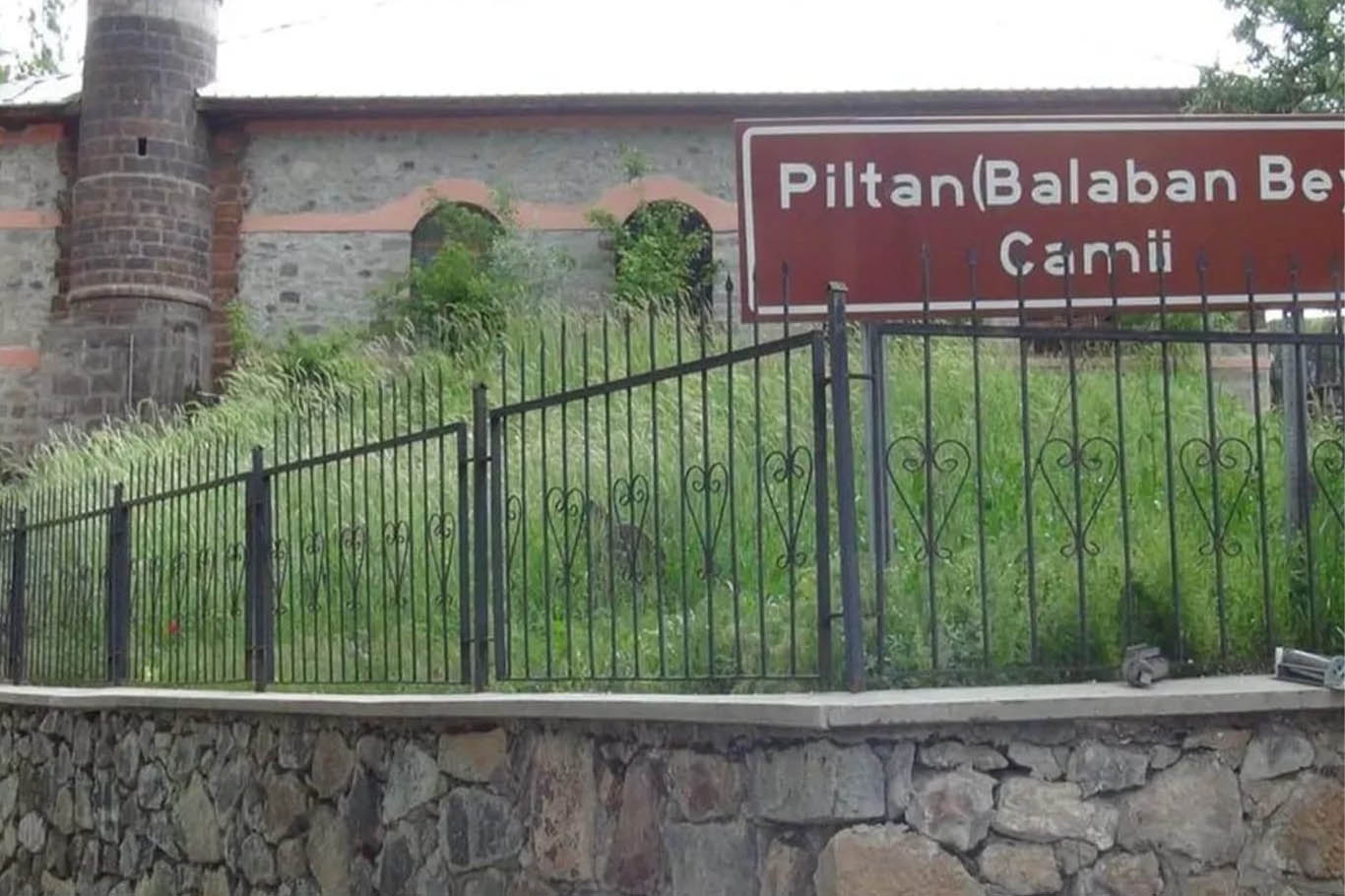 Bingöl İl Müftüsü İmamoğlu, Balaban Bey Camii’ndeki restorasyon çalışmalarını inceledi Bingöl İl Müftüsü İmamoğlu, Balaban Bey Camii’ndeki restorasyon çalışmalarını inceledi