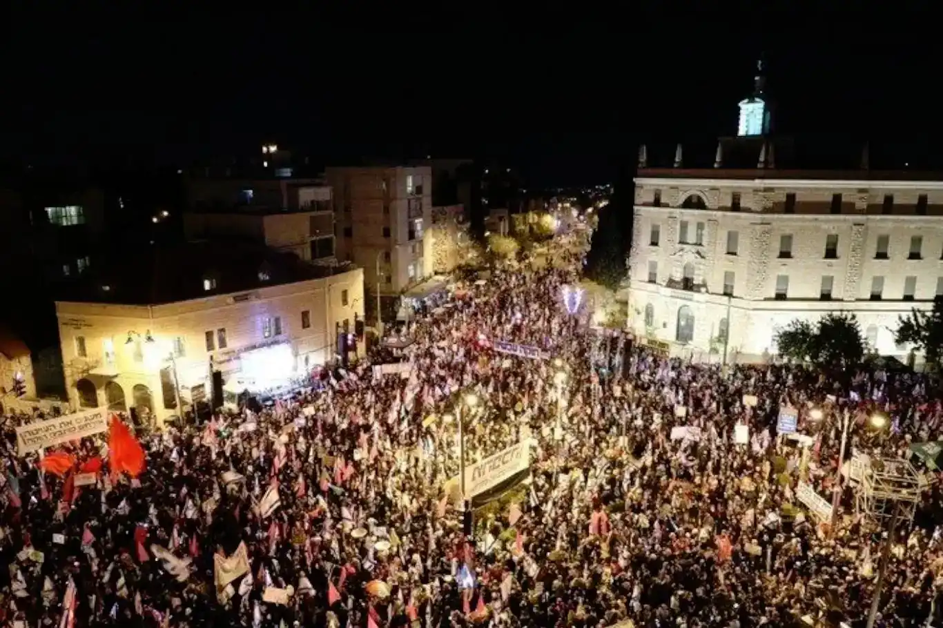 Israeli occupation faces internal collapse, says Haaretz analyst Israeli occupation faces internal collapse, says Haaretz analyst