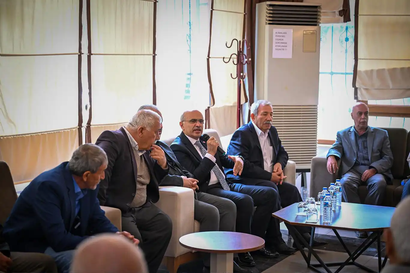 Malatya Büyükşehir Belediye Başkanı Er, vefa konağında yaşlılarla bir araya geldi Malatya Büyükşehir Belediye Başkanı Er, vefa konağında yaşlılarla bir araya geldi