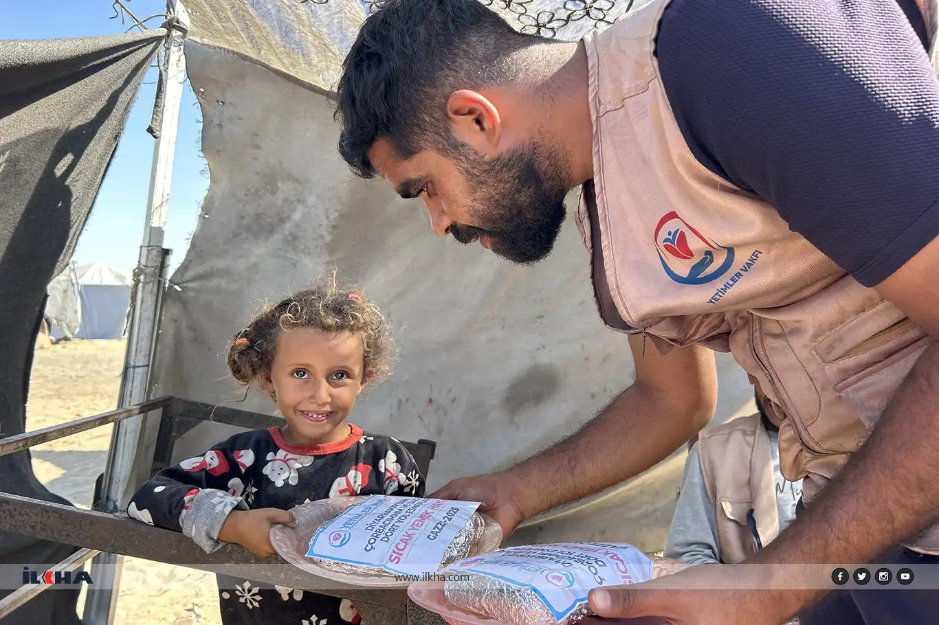 وقف الأيتام توزع وجبات ساخنة يوميًا في غزة وقف الأيتام توزع وجبات ساخنة يوميًا في غزة