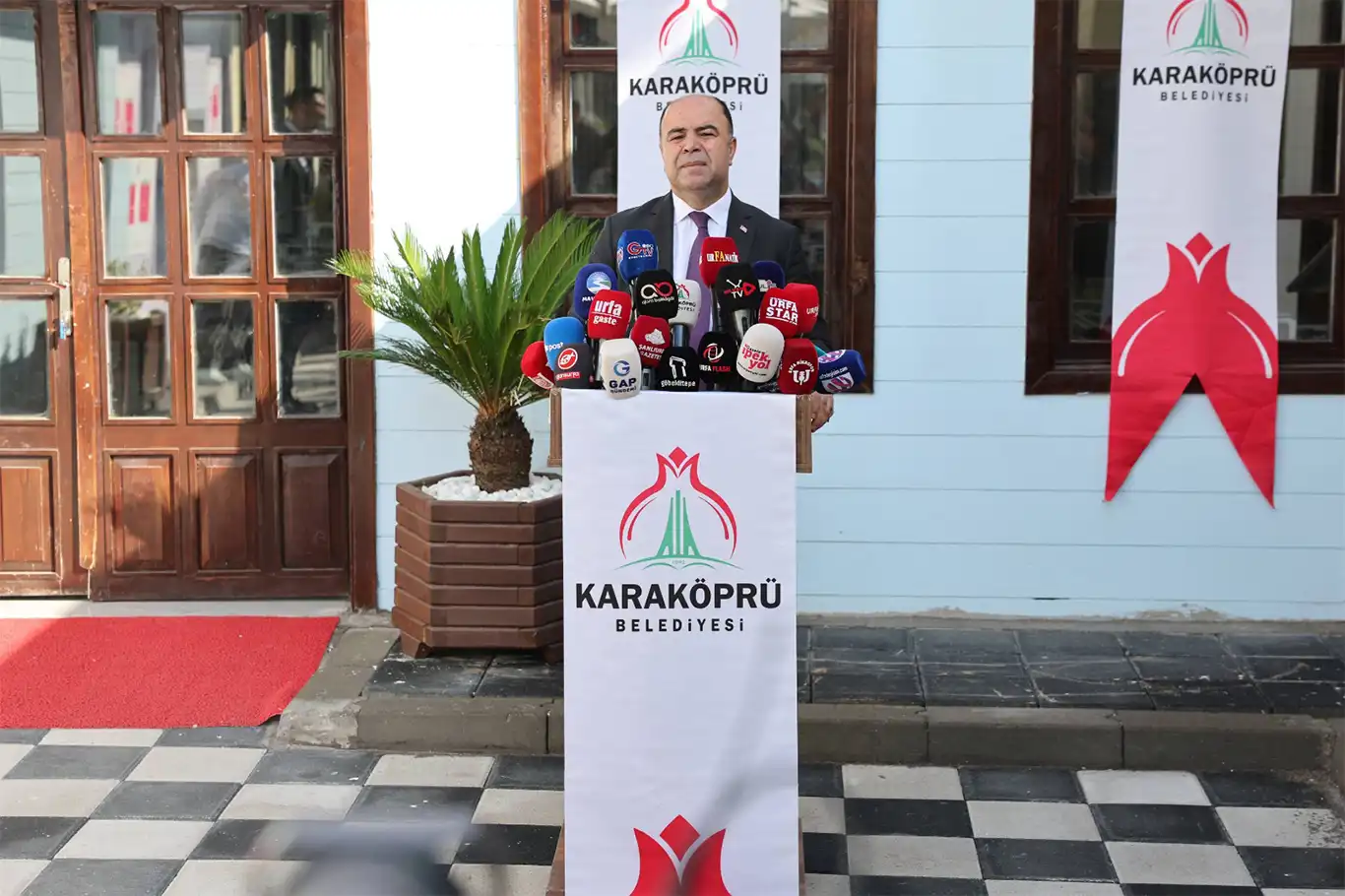 Karaköprü ilçesinde 2026’dan itibaren kaldırım ve yollar yenilenecek Karaköprü ilçesinde 2026’dan itibaren kaldırım ve yollar yenilenecek