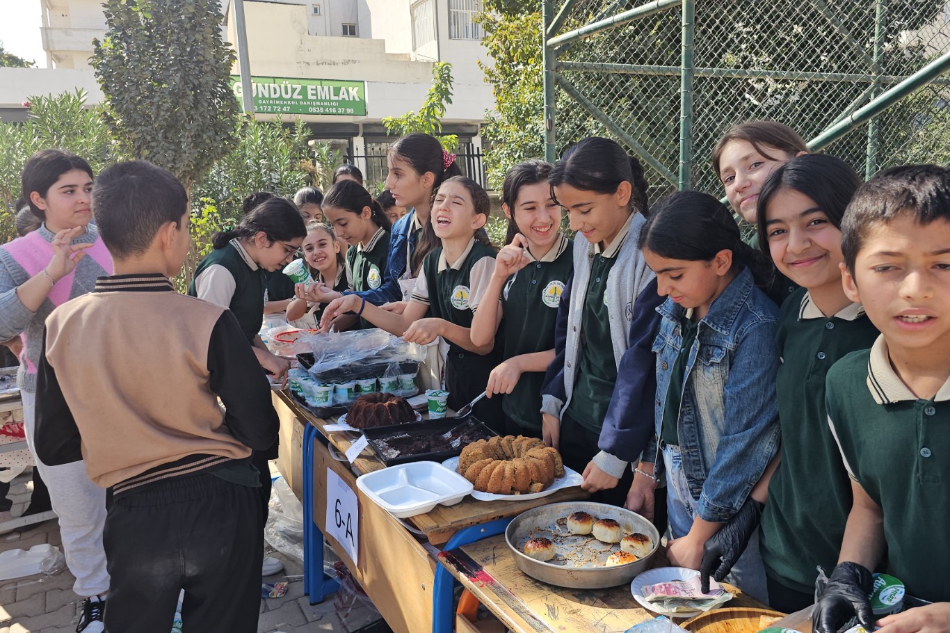 Mardin’de ortaokul öğrencilerden Gazze yararına kermes Mardin’de ortaokul öğrencilerden Gazze yararına kermes