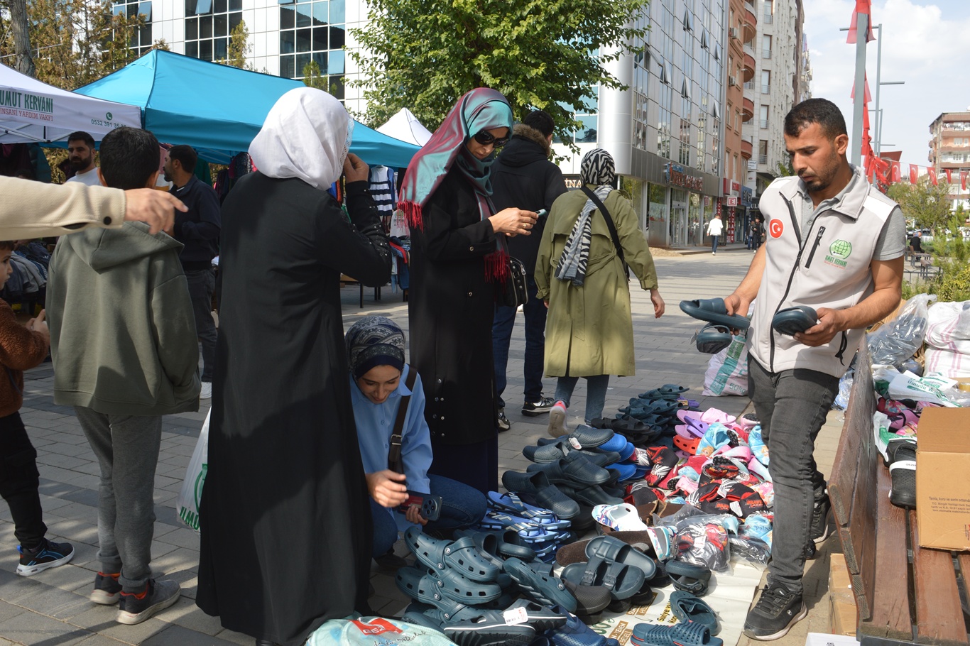 Siirt Peygamber Sevdalıları Derneği’nden yetimler ve ihtiyaç sahipleri yararına kermes
