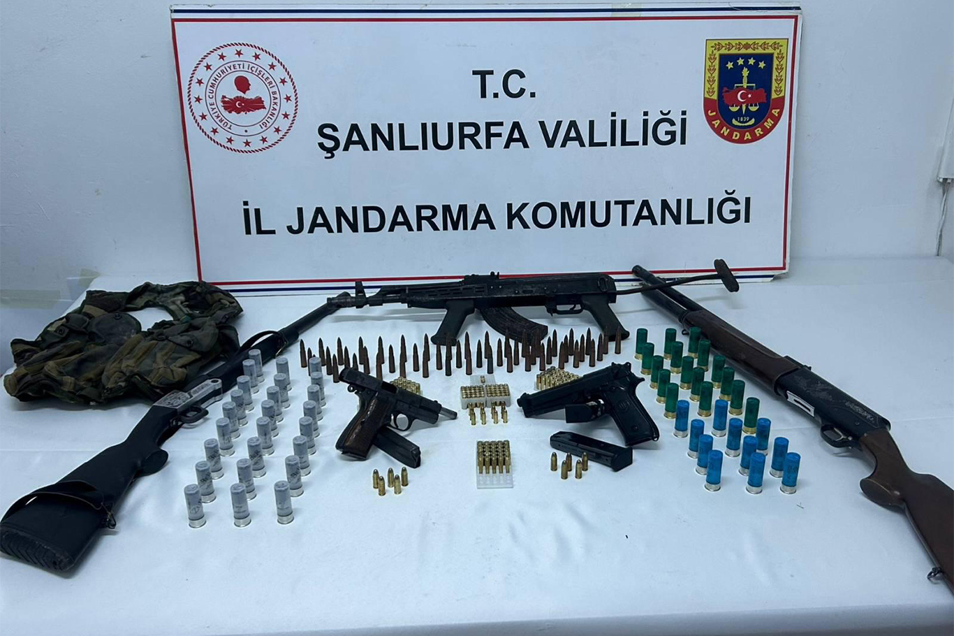 Şanlıurfa’da jandarmadan yasa dışı silahlanmaya yönelik operasyon Şanlıurfa’da jandarmadan yasa dışı silahlanmaya yönelik operasyon