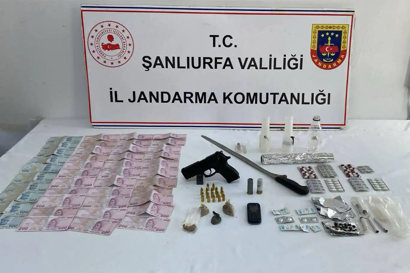 Şanlıurfa’da uyuşturucu operasyonu: Çok sayıda madde ele geçirildi Şanlıurfa’da uyuşturucu operasyonu: Çok sayıda madde ele geçirildi