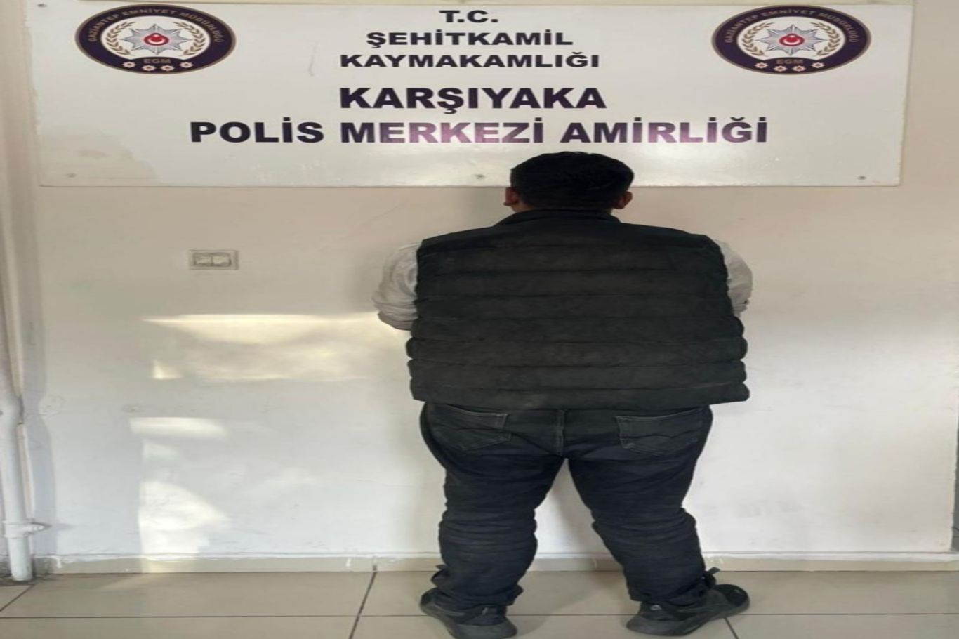 Gaziantep'te hırsızlık ve yağma suçlarından aranan 2 kişi yakalandı Gaziantep'te hırsızlık ve yağma suçlarından aranan 2 kişi yakalandı