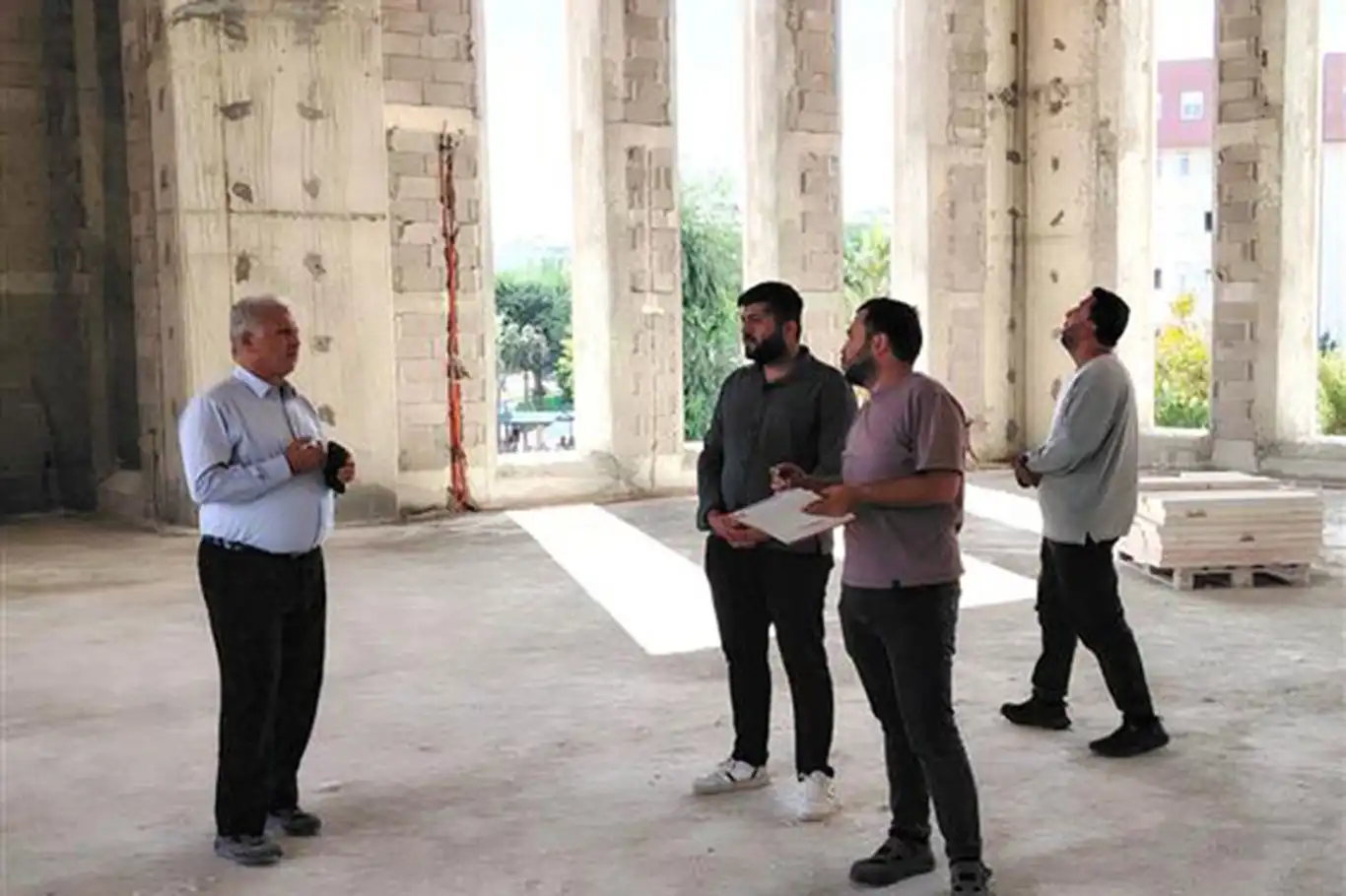 Mersin Müftüsü Yığman, müftülük yerleşkesindeki cami inşaatındaki çalışmaları inceledi Mersin Müftüsü Yığman, müftülük yerleşkesindeki cami inşaatındaki çalışmaları inceledi