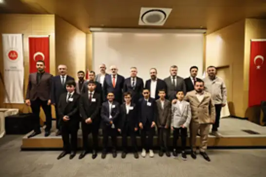 Kur’an-ı Kerim’i güzel okuma yarışması Türkiye finali İzmir’de gerçekleştirildi