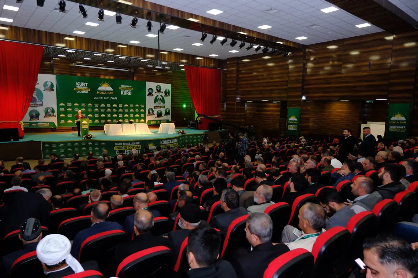 Van'da "Kürt Meselesine İnsani Çözüm Çalıştayı" gerçekleştiriliyor - CANLI Van'da "Kürt Meselesine İnsani Çözüm Çalıştayı" gerçekleştiriliyor - CANLI