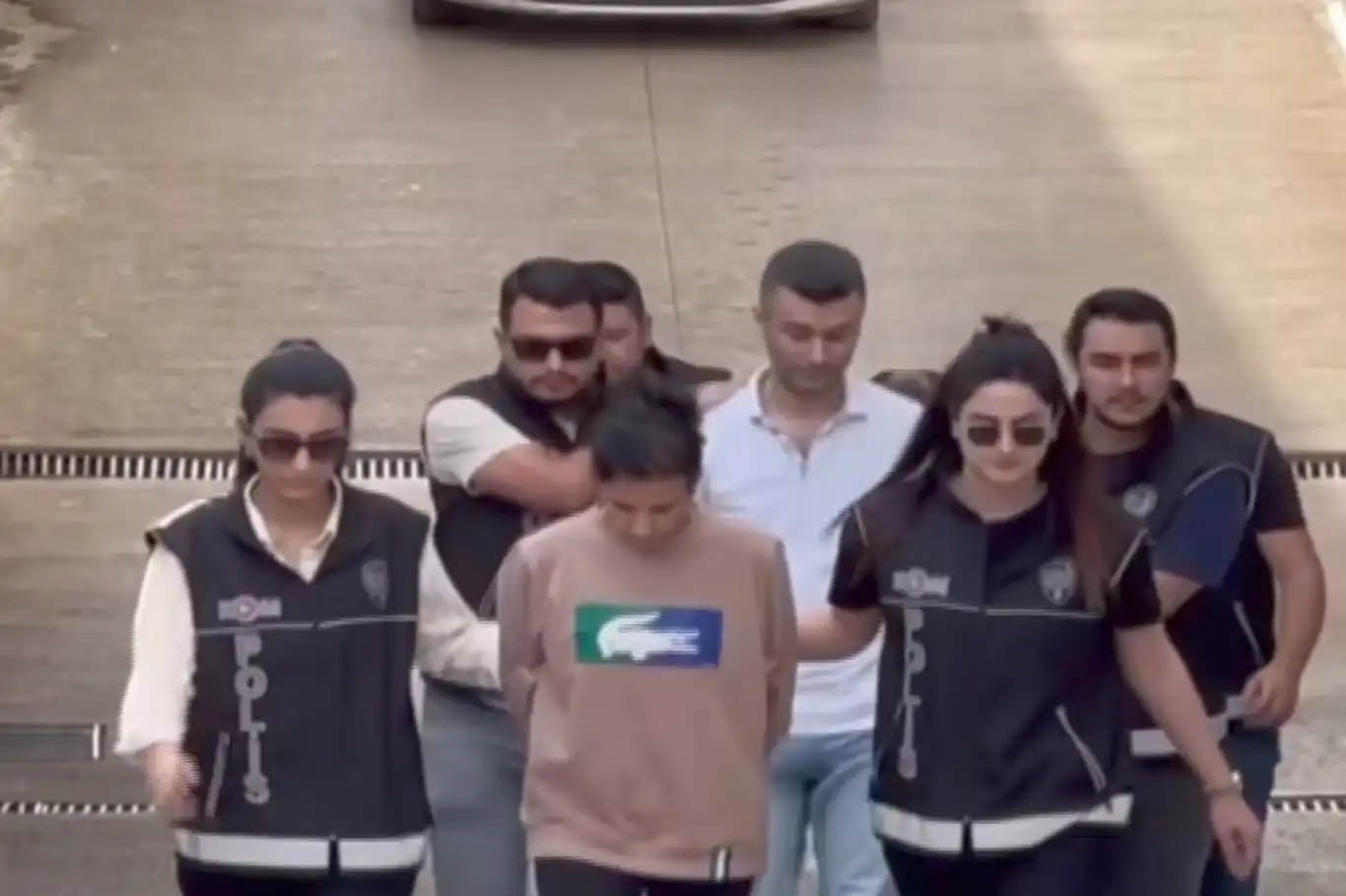 Adana’da 8 milyon 820 bin liralık dolandırıcılık çetesi çökertildi Adana’da 8 milyon 820 bin liralık dolandırıcılık çetesi çökertildi