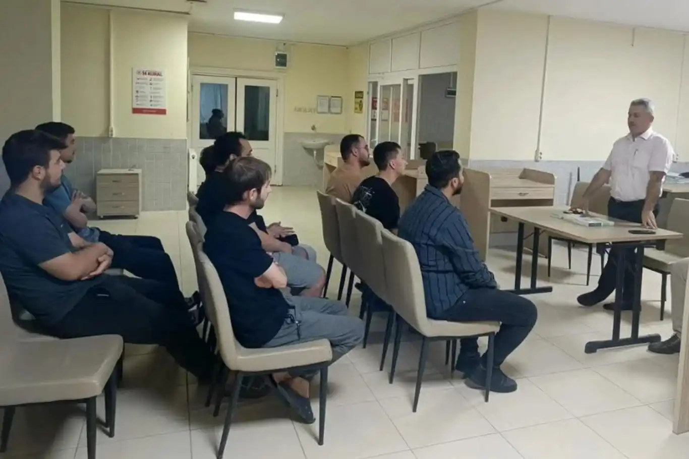 Tarsus Müftüsü Akçay'dan gençlere ve hafızlık kursuna ziyaret Tarsus Müftüsü Akçay'dan gençlere ve hafızlık kursuna ziyaret