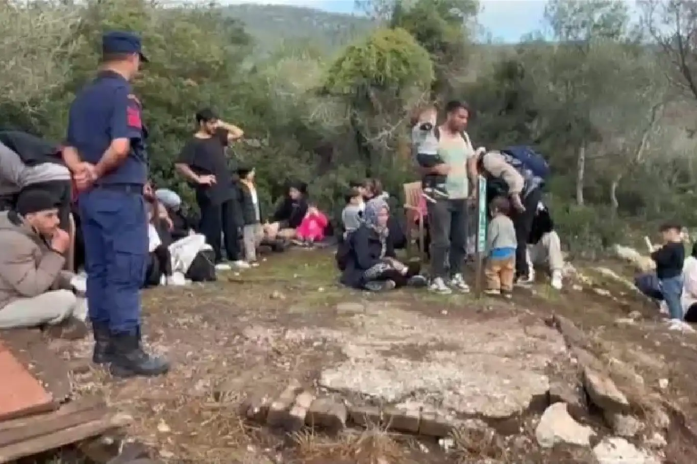 Muğla’da 74 düzensiz göçmen yakalandı Muğla’da 74 düzensiz göçmen yakalandı