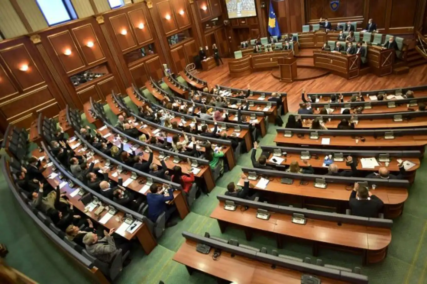 Kosova'da yeni hükümet güvenoyu alamadı Kosova'da yeni hükümet güvenoyu alamadı