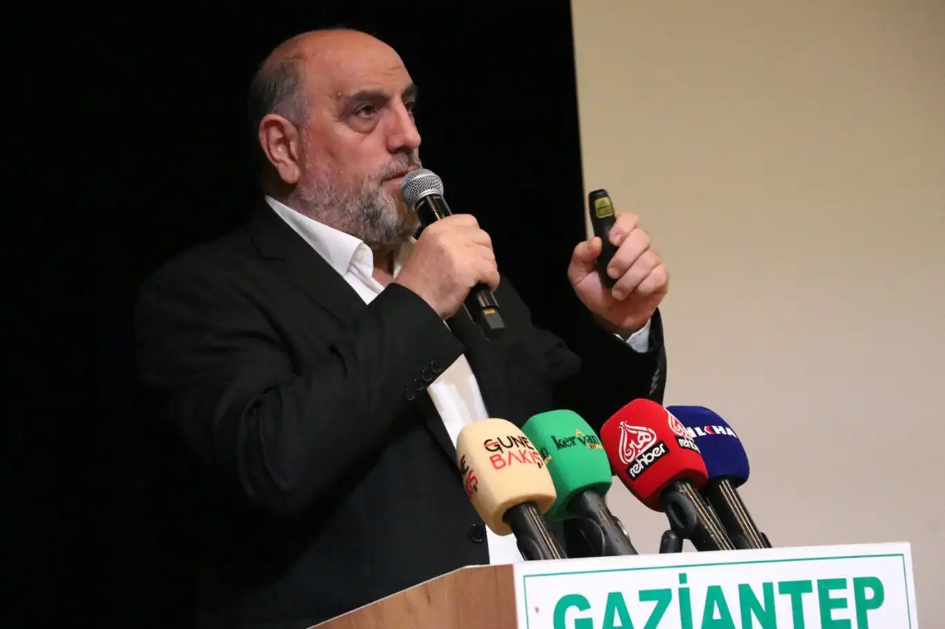 Dr. Dursun: Namaz, karakterleri inşa eder Dr. Dursun: Namaz, karakterleri inşa eder