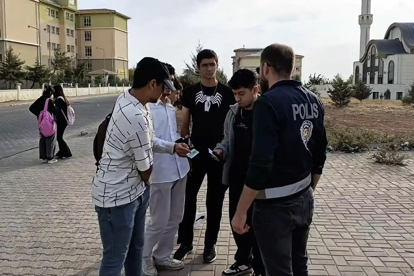 Şanlıurfa’da "Güvenli Okul" denetimleri sürüyor Şanlıurfa’da "Güvenli Okul" denetimleri sürüyor