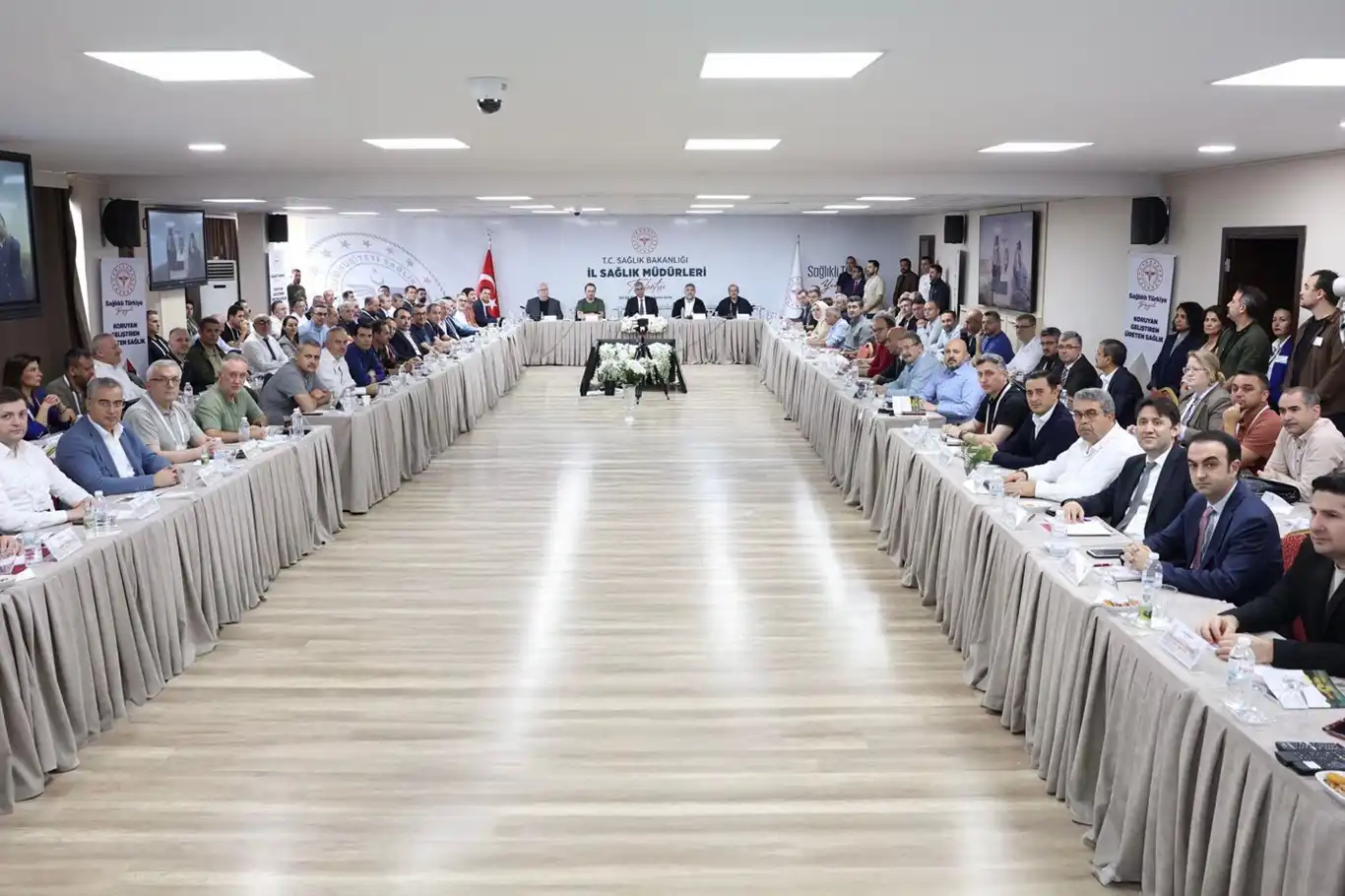 Sağlık Bakanı Memişoğlu başkanlığında il sağlık müdürleri İzmir’de buluştu Sağlık Bakanı Memişoğlu başkanlığında il sağlık müdürleri İzmir’de buluştu