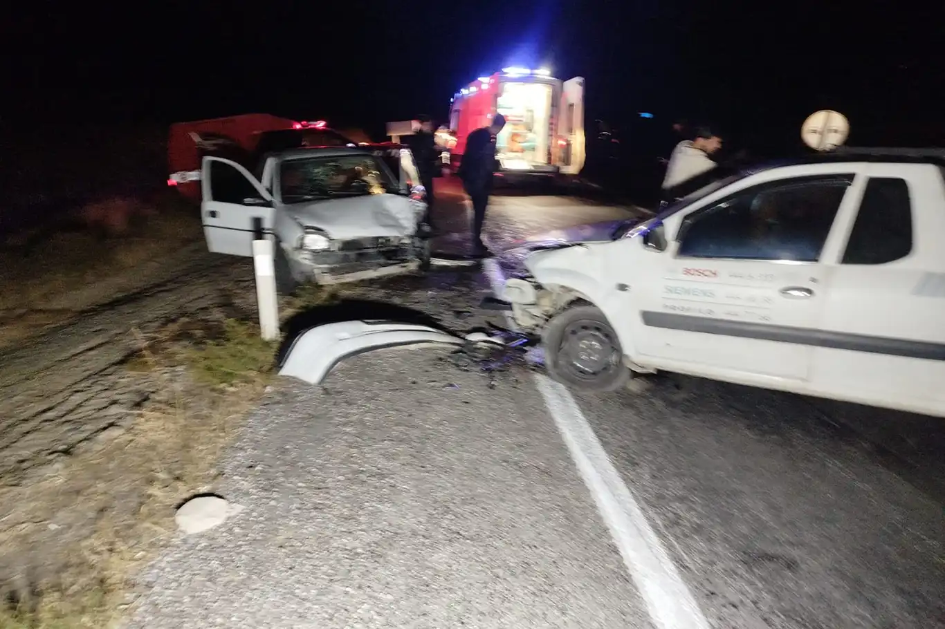Malatya'da otomobiller kafa kafaya çarpıştı: 2 yaralı Malatya'da otomobiller kafa kafaya çarpıştı: 2 yaralı