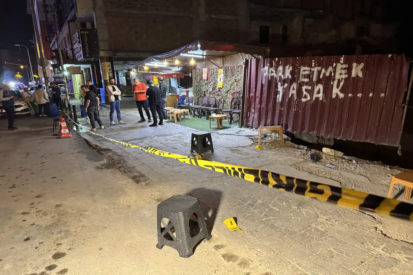 Adana’da çay ocağına silahlı saldırı: 1 şüpheli yakalandı Adana’da çay ocağına silahlı saldırı: 1 şüpheli yakalandı