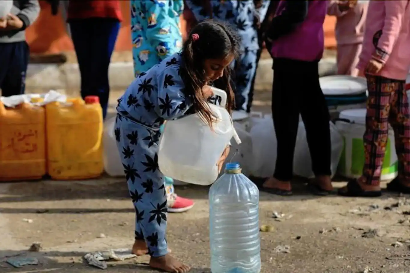 Gazze’de su kıtlığı ve 250 bin ton çöp, halkın sağlığını tehdit ediyor Gazze’de su kıtlığı ve 250 bin ton çöp, halkın sağlığını tehdit ediyor