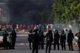 Kamerûn: Muxalefetê piştî hilbijartinan serkeftinê îlan kir, kolan tevlîhev bûn: 4 kes mirin