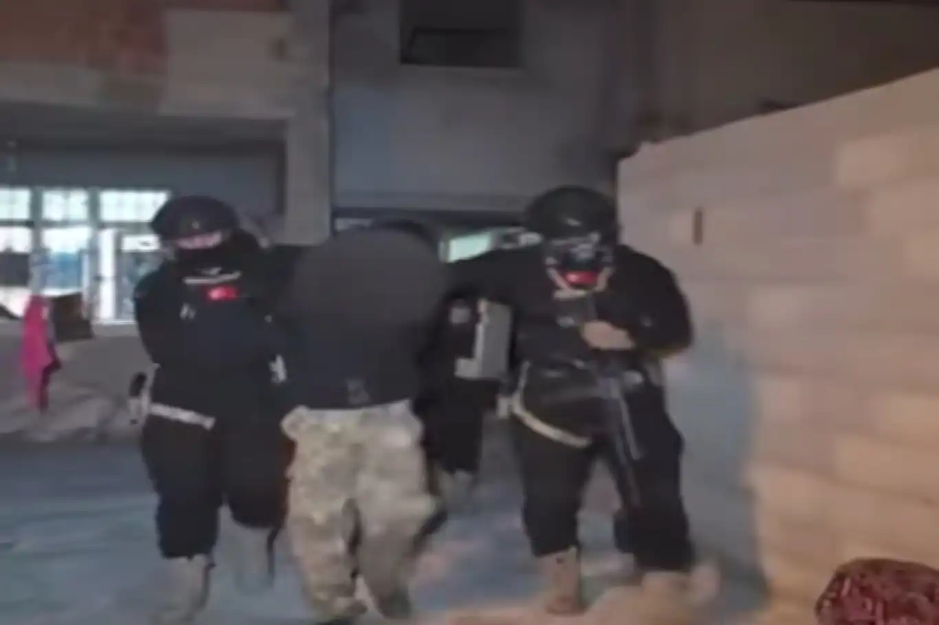 Adana’da DAİŞ operasyonu: 6 şüpheli gözaltında Adana’da DAİŞ operasyonu: 6 şüpheli gözaltında