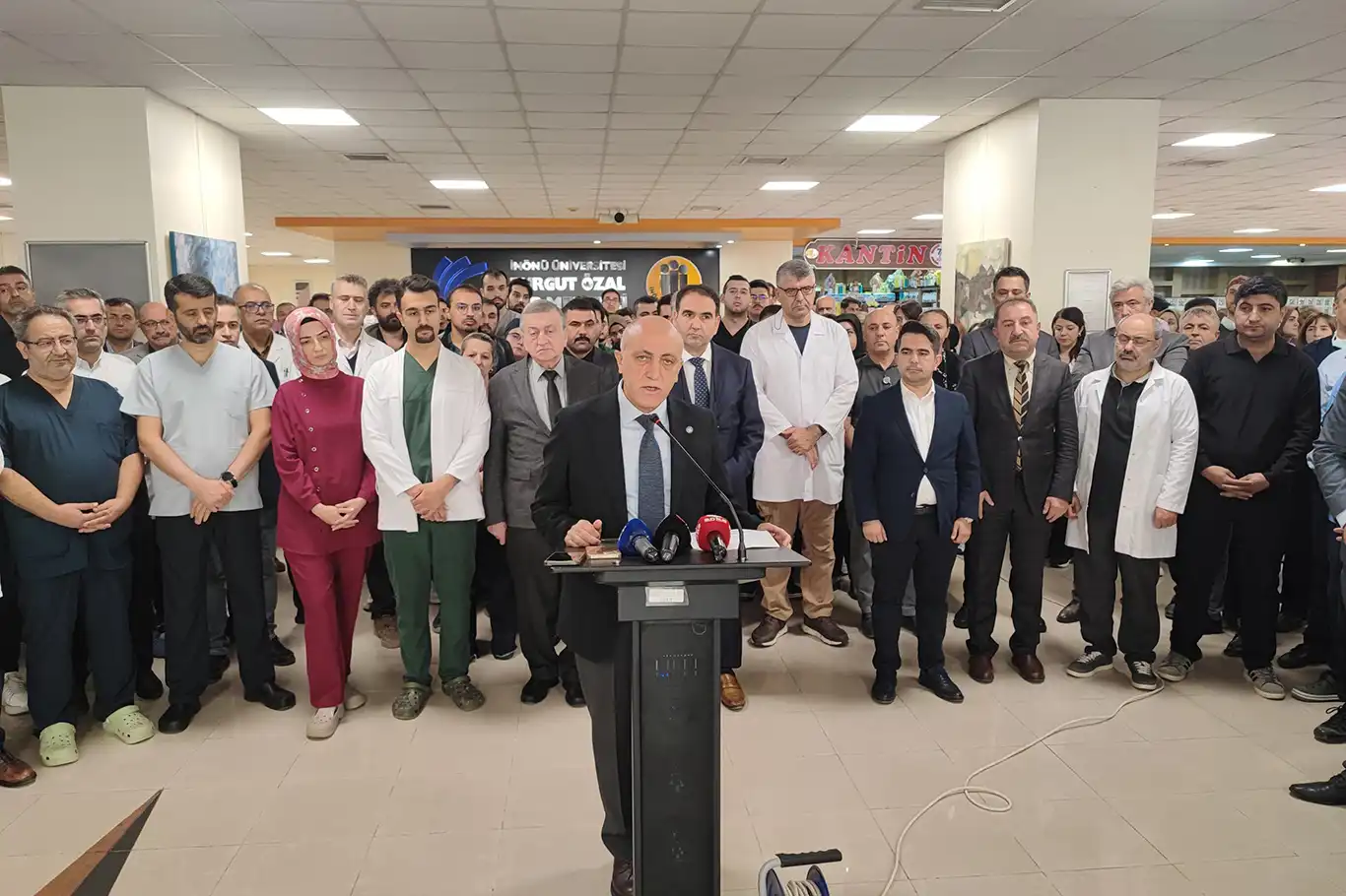 Malatya'da doktora yapılan saldırıya tepki: Bu emeklerin karşılığı asla şiddet olamaz!