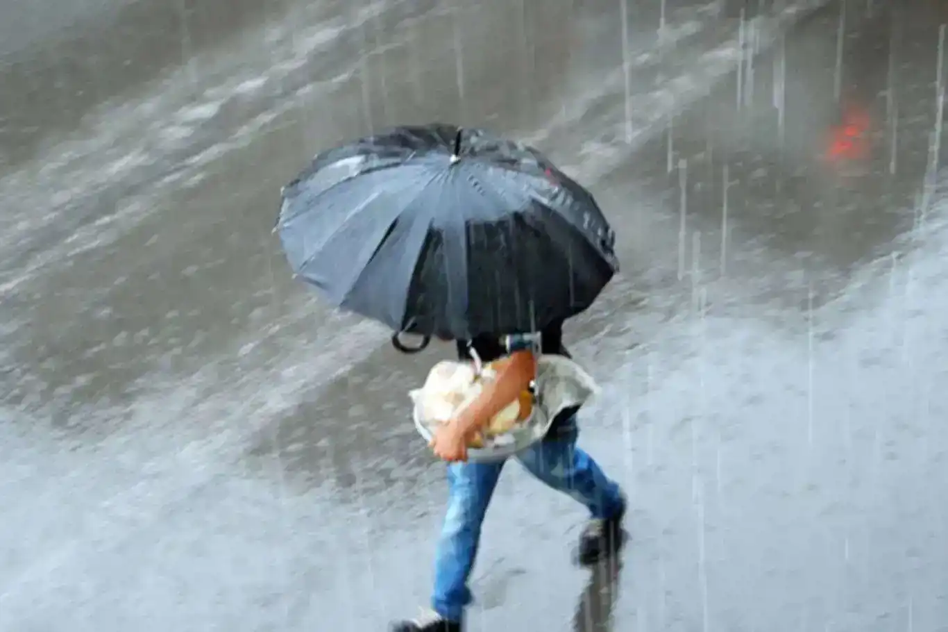 Karadeniz kıyıları için kuvvetli yağış ve fırtına uyarısı Karadeniz kıyıları için kuvvetli yağış ve fırtına uyarısı