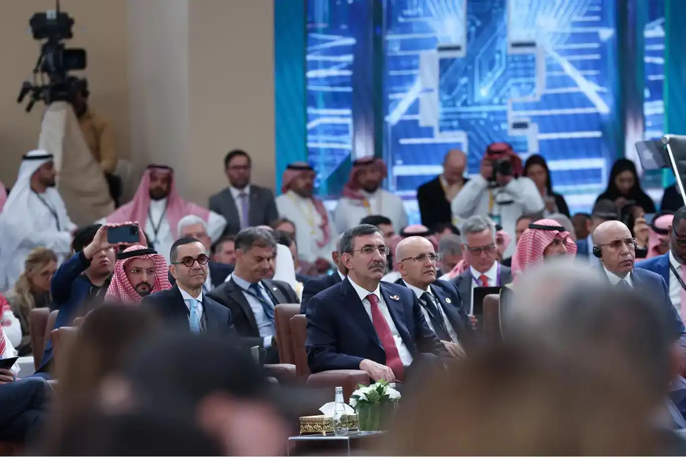 نائب الرئيس التركي يلماز من الرياض: نواصل كوننا مركزًا موثوقًا للإنتاج واللوجستيات نائب الرئيس التركي يلماز من الرياض: نواصل كوننا مركزًا موثوقًا للإنتاج واللوجستيات