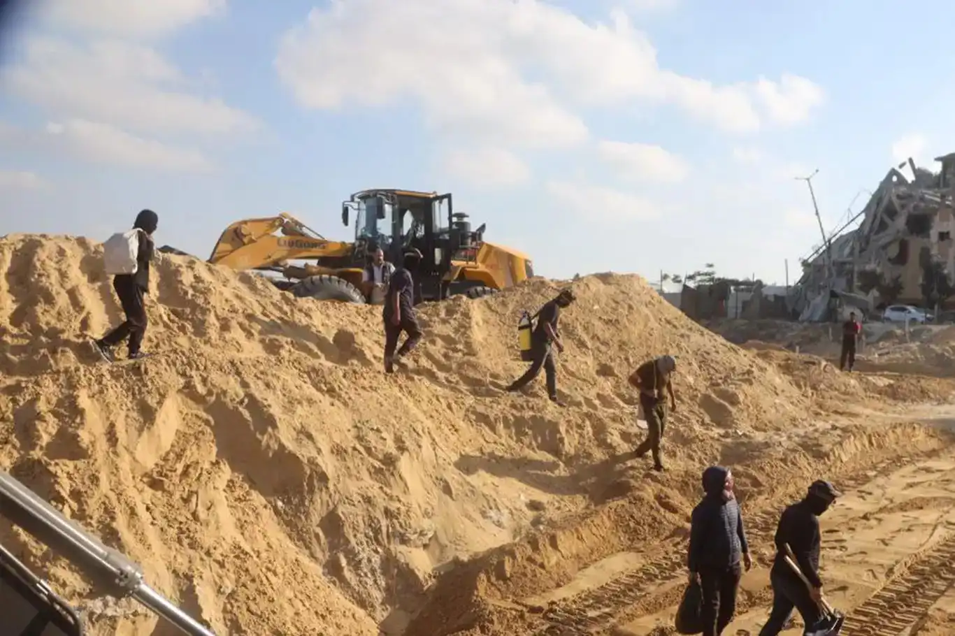 Qessam, ji ber îxlalên îşxalê ji teslîmkirina cesedekî re taloq avêt Qessam, ji ber îxlalên îşxalê ji teslîmkirina cesedekî re taloq avêt