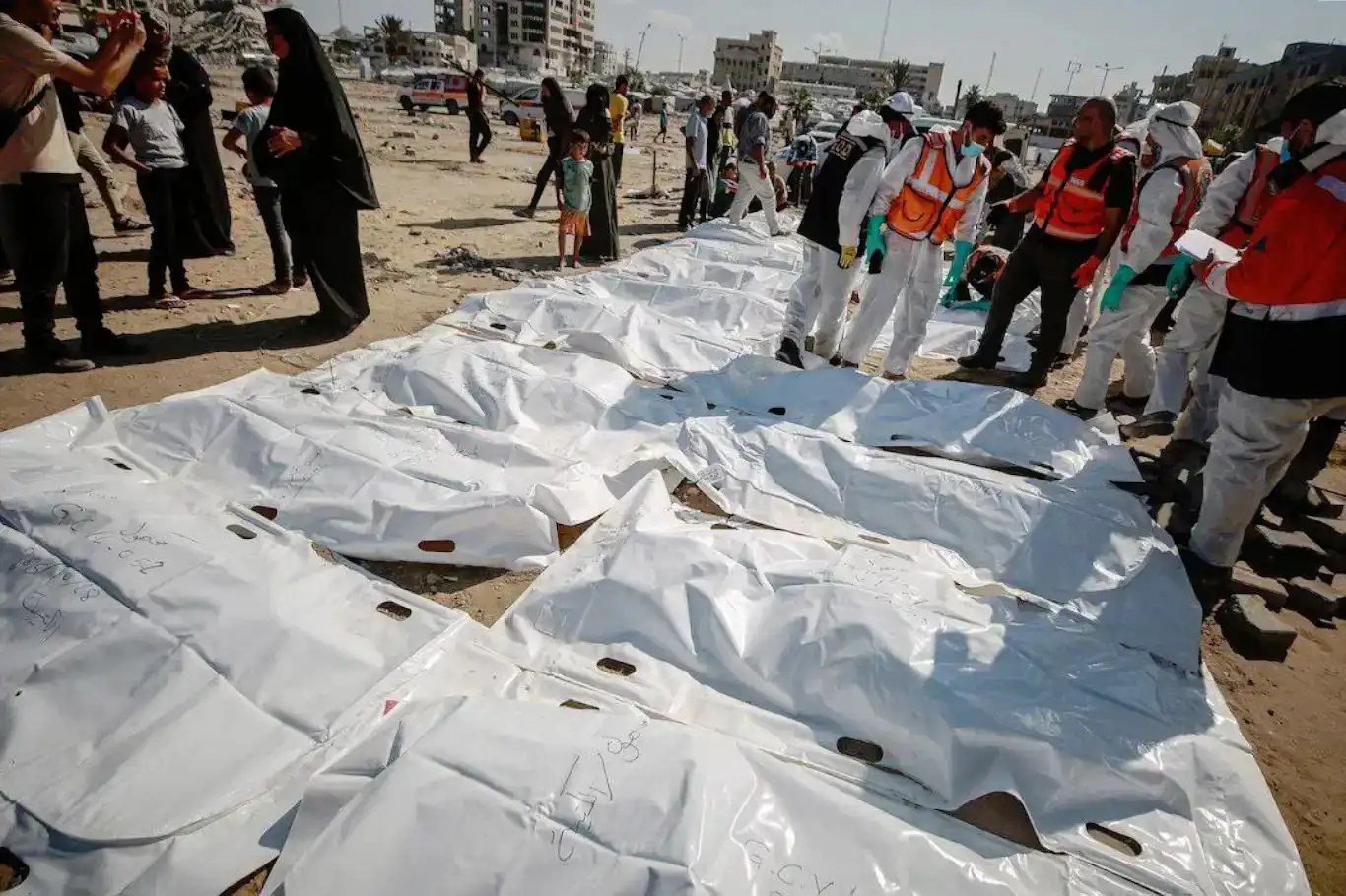 Zêdetirî 60 cenazeyên şehîdan ji meydana El-Qatîbeyê li Xezzeyê hatin rakirin Zêdetirî 60 cenazeyên şehîdan ji meydana El-Qatîbeyê li Xezzeyê hatin rakirin