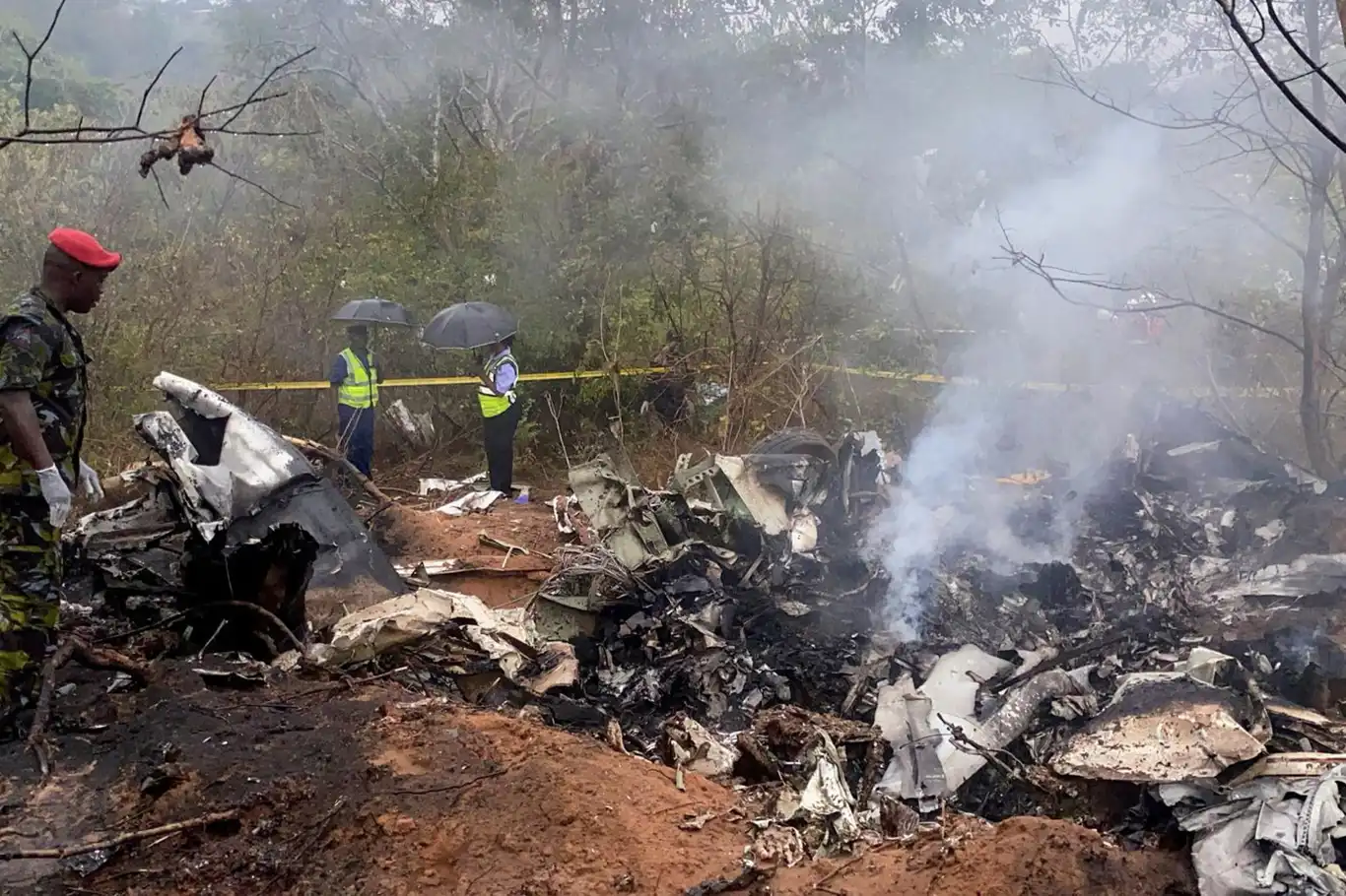 Kenya'da düşen uçaktaki 11 kişi hayatını kaybetti Kenya'da düşen uçaktaki 11 kişi hayatını kaybetti