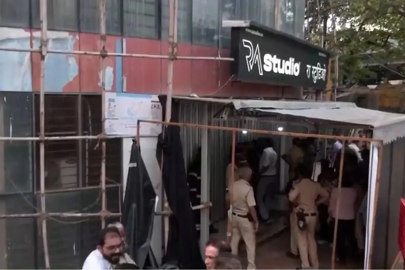 Hindistan'ın Mumbai kentinde çocuklar rehin alındı Hindistan'ın Mumbai kentinde çocuklar rehin alındı