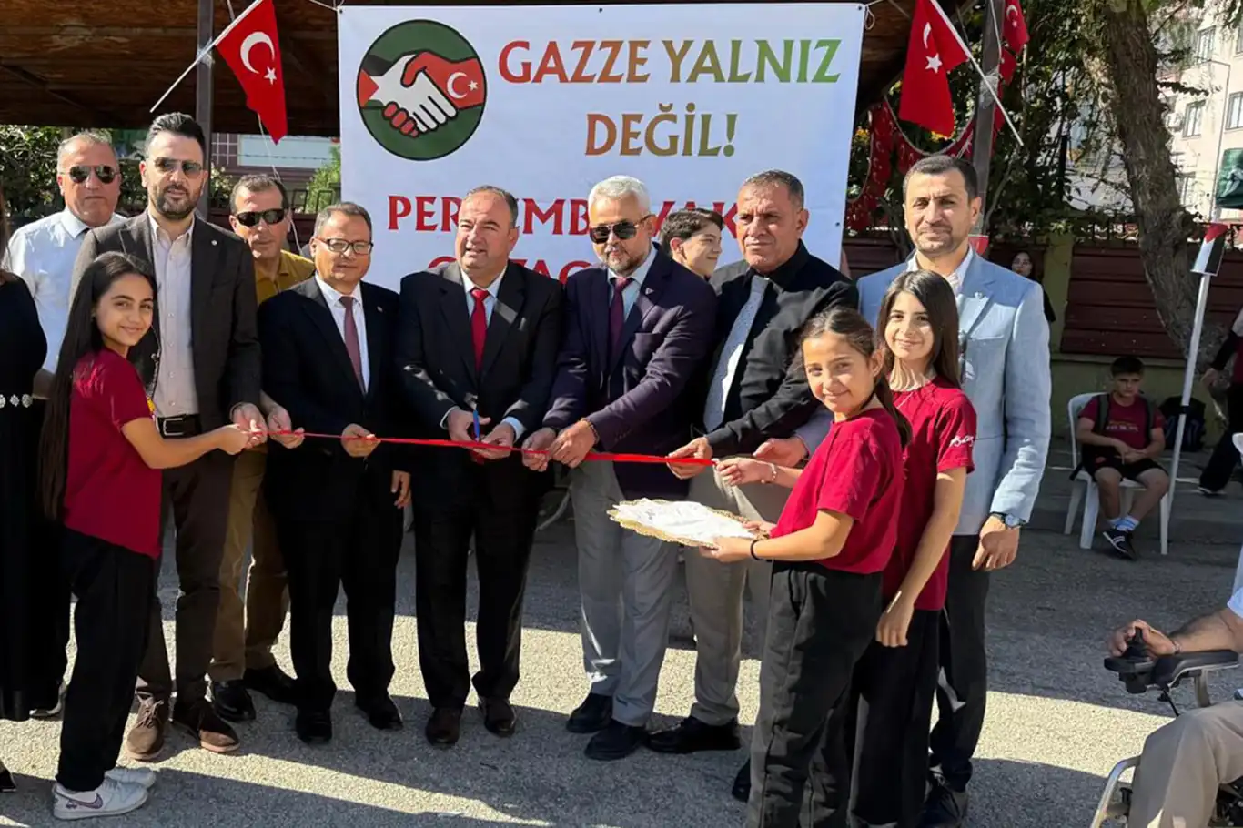 Ortaokul öğrencilerden Gazze yararına kermes Ortaokul öğrencilerden Gazze yararına kermes