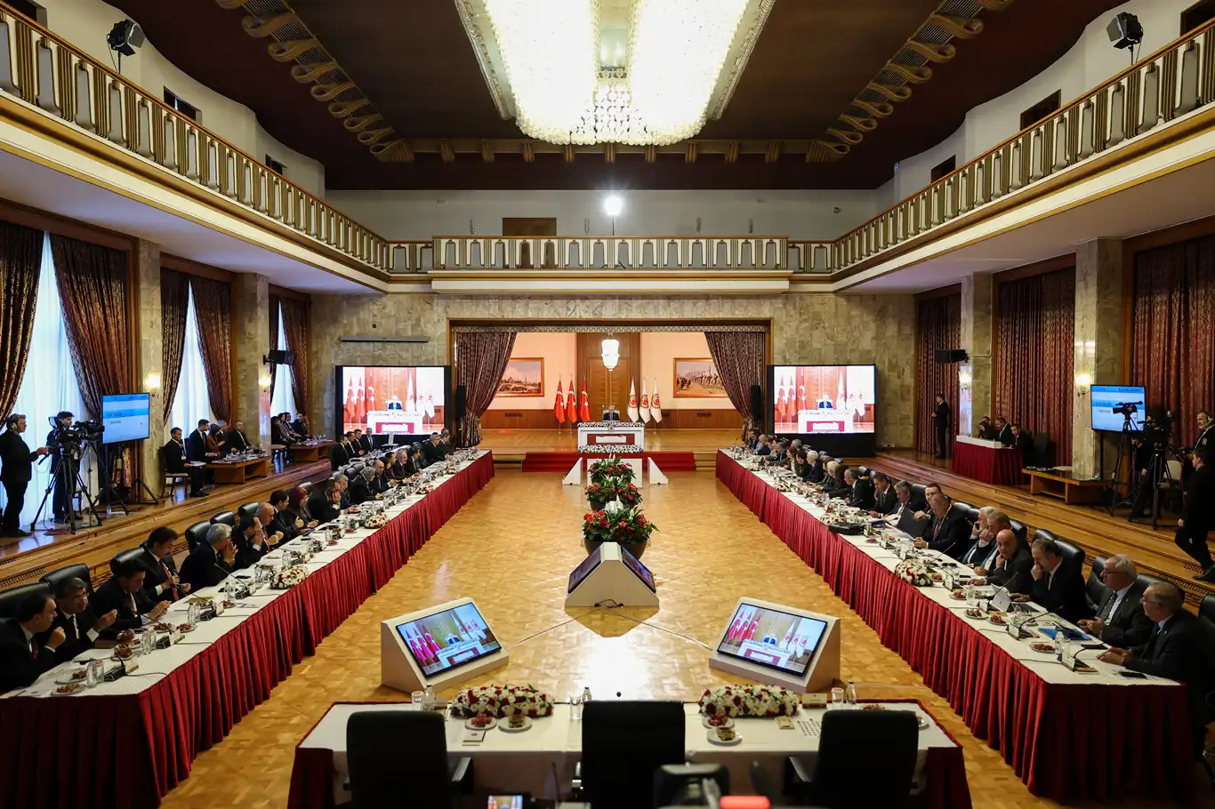 Milli Dayanışma, Kardeşlik ve Demokrasi Komisyonu, TBMM Başkanı Kurtulmuş'un başkanlığında toplandı Milli Dayanışma, Kardeşlik ve Demokrasi Komisyonu, TBMM Başkanı Kurtulmuş'un başkanlığında toplandı