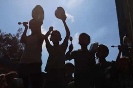 الأونروا: هناك مساعدات غذائية تكفي سكان غزة لثلاثة أشهر عالقة بسبب الحصار الصهيوني