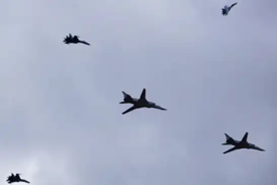 Polonya savaş uçakları Rus uçağını engelledi