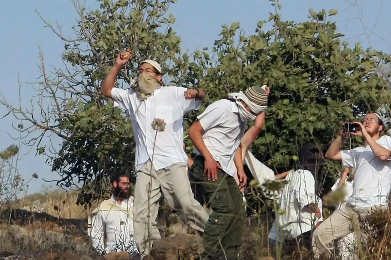 تداوم حملات وحشیانه صهیونیستها در کرانه باختری هر روز بیشتر میشود تداوم حملات وحشیانه صهیونیستها در کرانه باختری هر روز بیشتر میشود