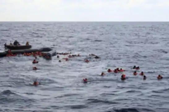 Libya açıklarında göçmen teknesi battı: 18 ölü