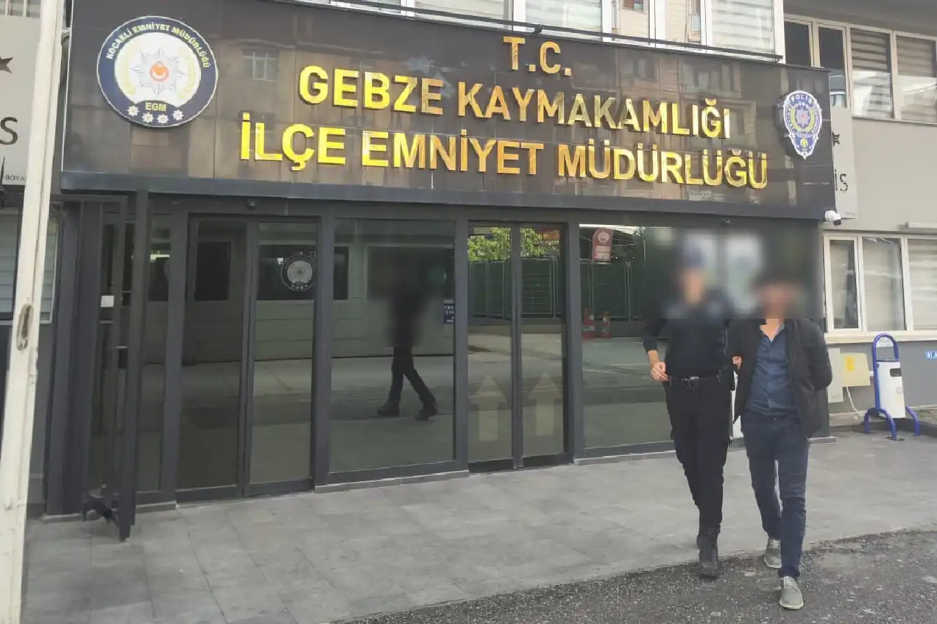 Kocaeli’de 10 yıl hapis cezası bulunan hükümlü yakalandı Kocaeli’de 10 yıl hapis cezası bulunan hükümlü yakalandı